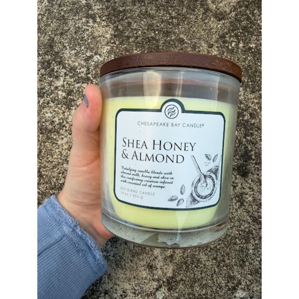 Chesapeake Bay Candle Shea Honey & Almond 14oz 3-Wick Soy‎ Blend Candle